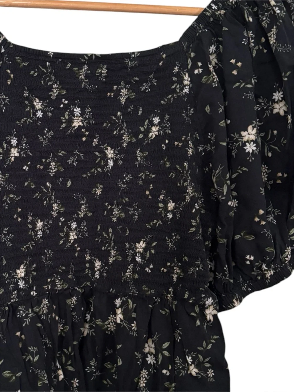 💥 Old Navy Puff-Sleeve Smocked Floral-Print Swing Blouse